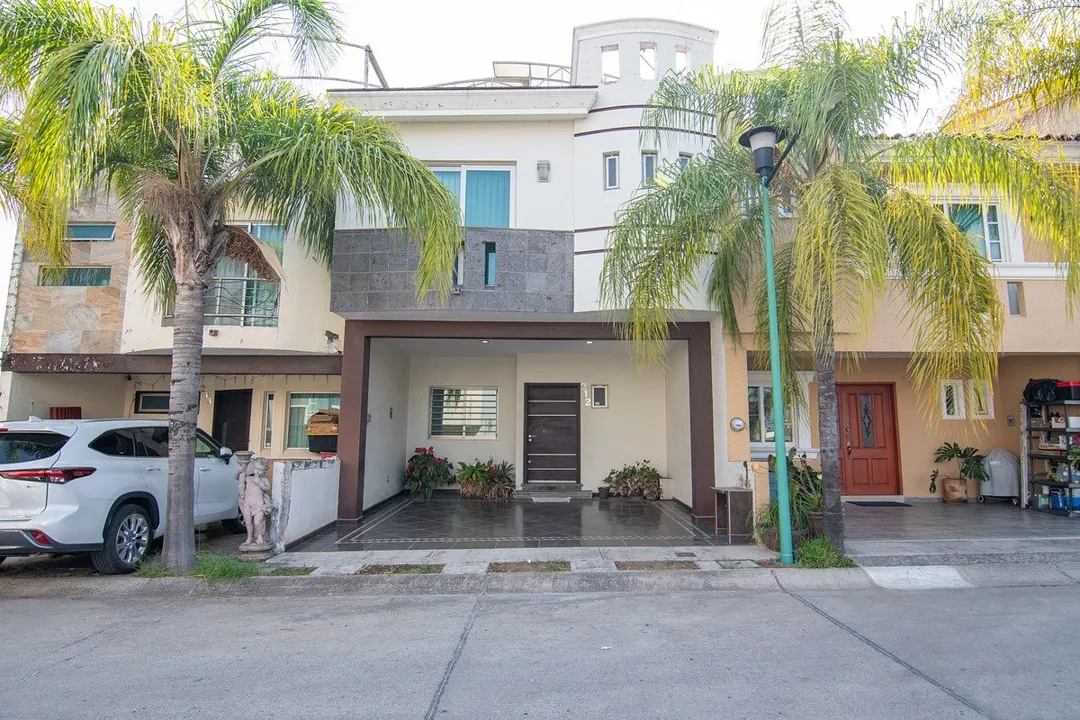 Casa en Venta en Real de Valdepeñas, dentro de Coto