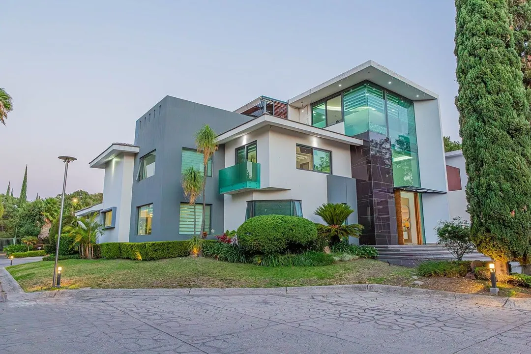 Casa en Venta en Bugambilias 2a Sección con alberca (Recorrido Virtual)