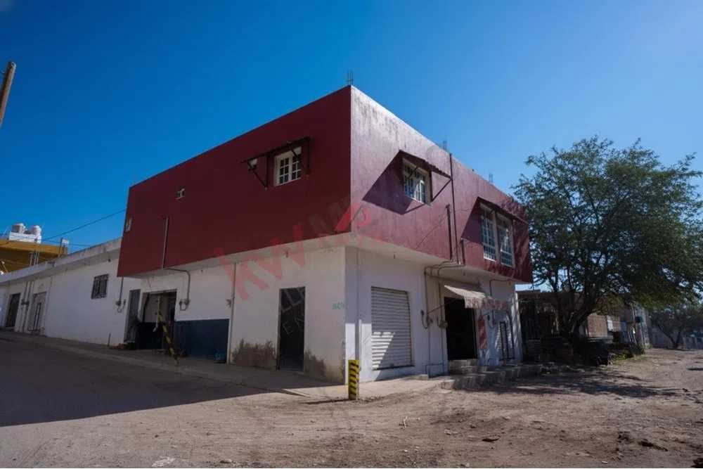 Casa en venta Zapopan Col. La Higuera | 3 Recámaras + 4 Locales Comerciales