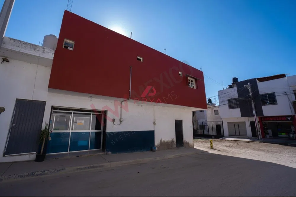 Foto 3 de Casa en venta Zapopan Col. La Higuera | 3 Recámaras + 4 Locales Comerciales