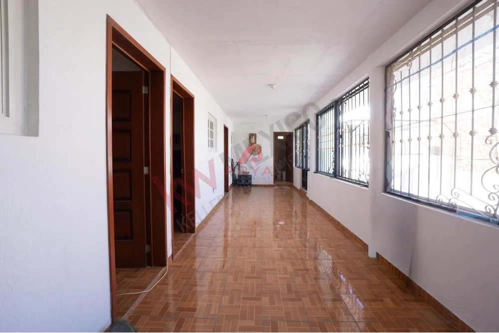 Foto 8 de Casa en venta Zapopan Col. La Higuera | 3 Recámaras + 4 Locales Comerciales