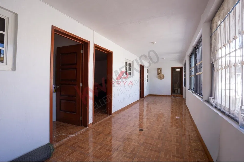 Foto 9 de Casa en venta Zapopan Col. La Higuera | 3 Recámaras + 4 Locales Comerciales