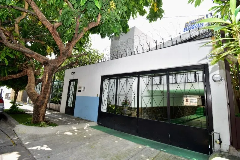Foto 2 de Casa en venta en Calle El Sol, Jardines Del Bosque, Guadalajara