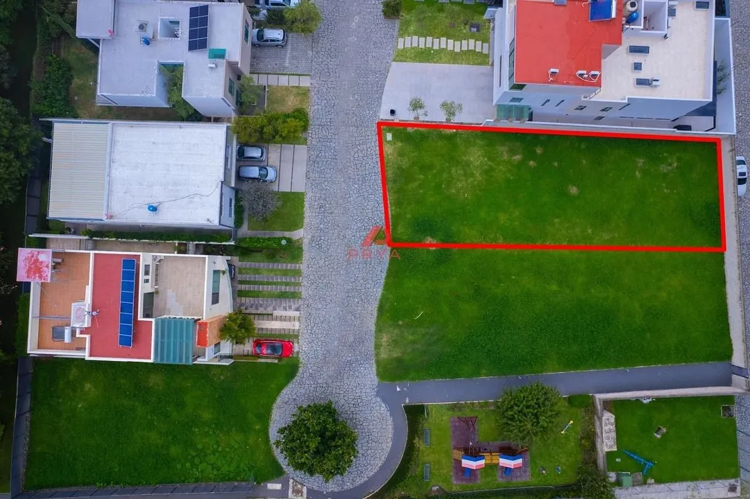 Terreno en Venta en Arauca II Zapopan Jalisco frente a parque.