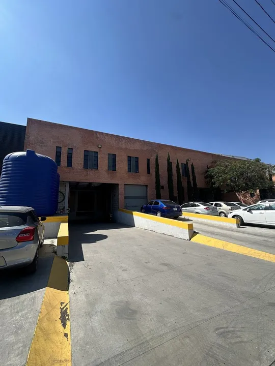 Bodega Industrial de 1,477 m² más Oficinas, Rampa y Andén – Lista para Operar