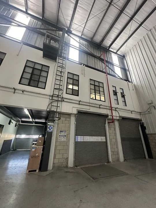 Foto 6 de Bodega Industrial de 1,477 m² más Oficinas, Rampa y Andén – Lista para Operar