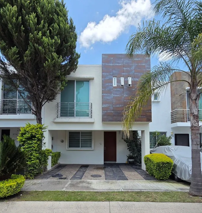 CASA EN RENTA EN COTO A 15 MNTS DEL TEC DE MONTERREY