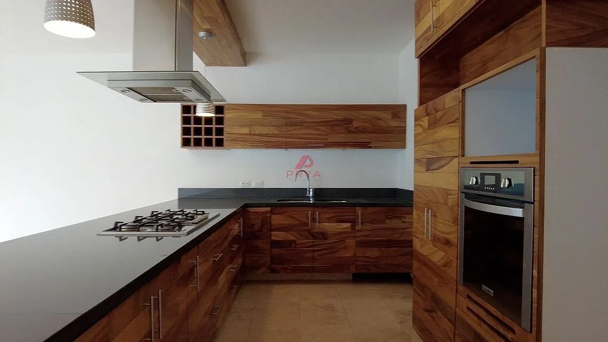 Foto 7 de Casa en venta  en Solares Zapopan , con acabados de parota