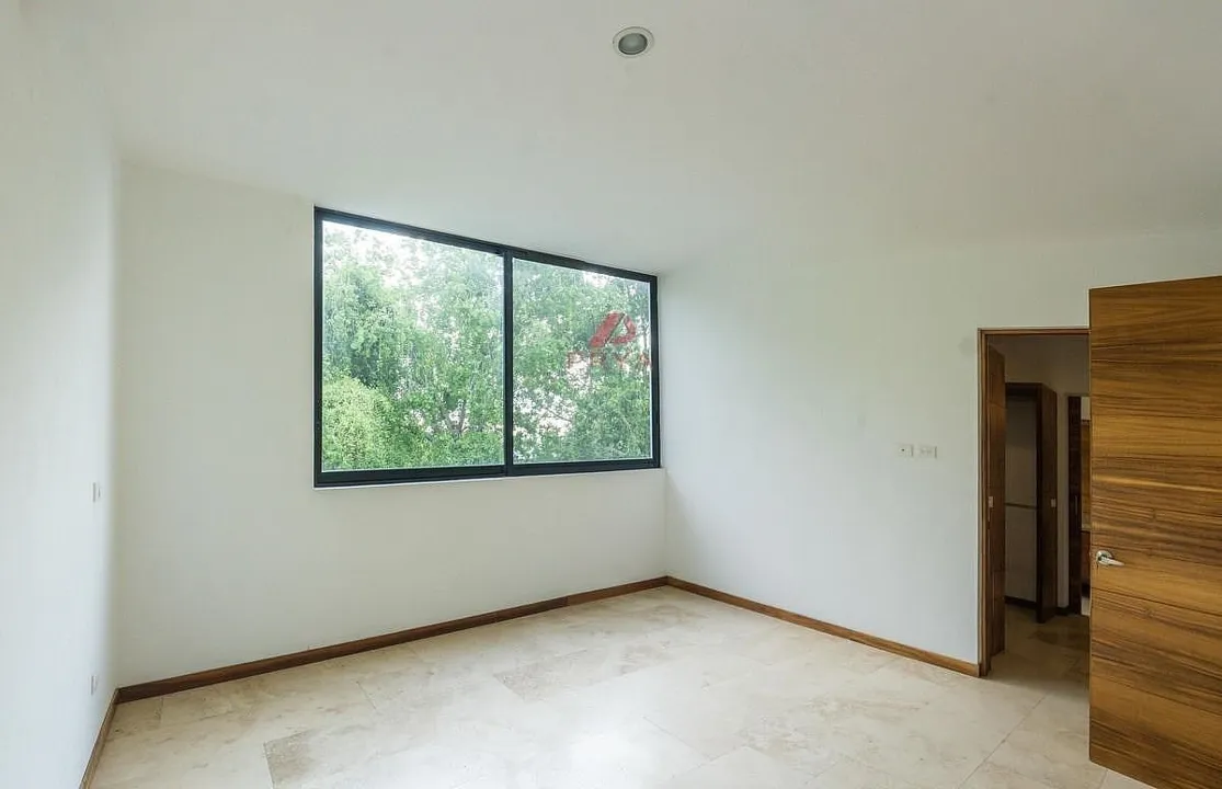 Foto 8 de Casa en venta  en Solares Zapopan , con acabados de parota