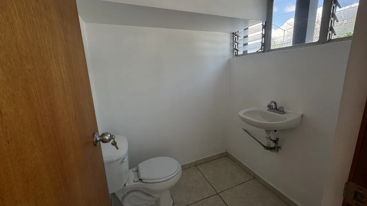 Foto 4 de Local Comercial en renta en Calzada Jesús González Gallo, El Rosario, Guadalajara
