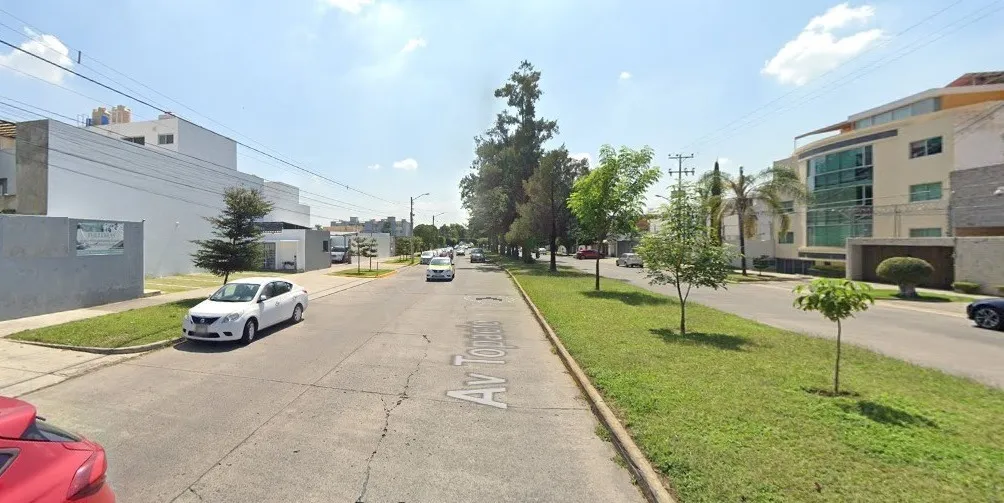 Foto 5 de Terreno en venta en Avenida Topacio, Bosques de La Victoria, Guadalajara