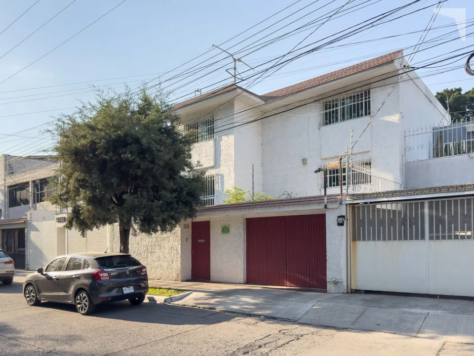 CASA CON USO DE SUELO MIXTO- PRECIO DE OPORTUNIDAD CERCANA A LA MINERVA