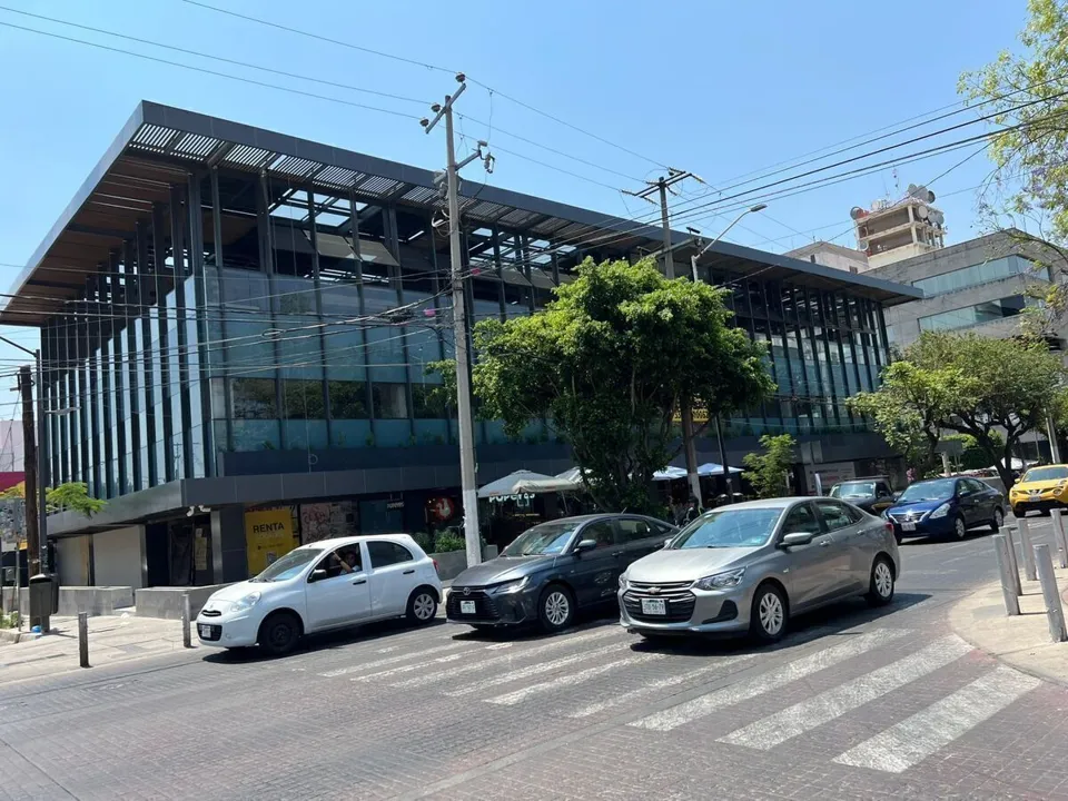 LOCALES NUEVOS EN RENTA EN LA AMERICANA