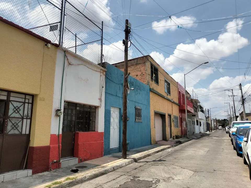 Foto 4 de Amplia Casa de 2 niveles en Col. El Fresno