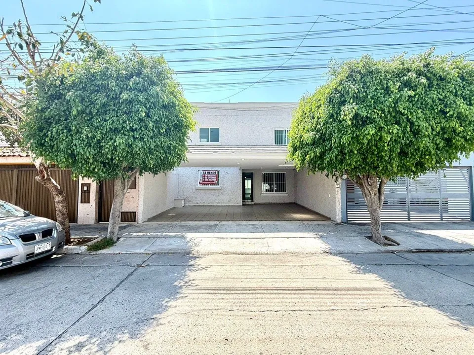 Casa en Venta en Jardines del Sol en Zapopan