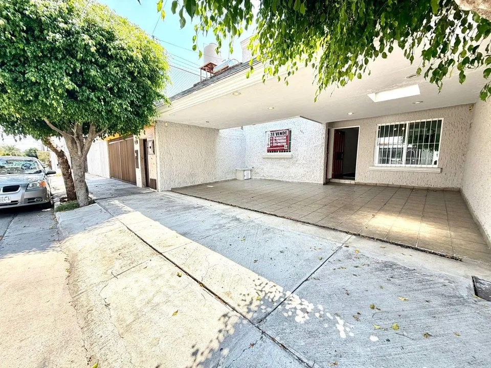 Foto 3 de Casa en Venta en Jardines del Sol en Zapopan