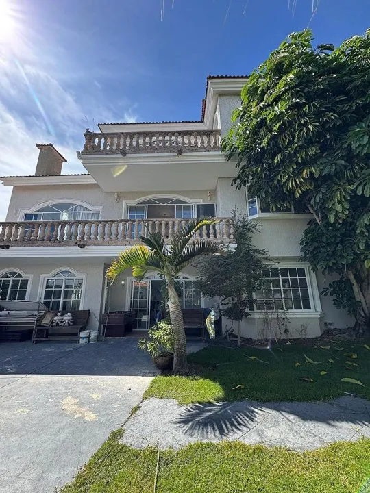 VENTA Y/O RENTA DE CASA HERMOSA EN ZONA PANORAMICA EN BUGAMBILIAS