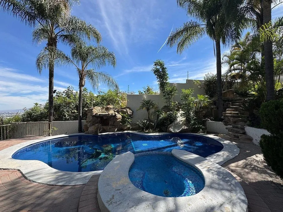 Foto 2 de VENTA Y/O RENTA DE CASA HERMOSA EN ZONA PANORAMICA EN BUGAMBILIAS