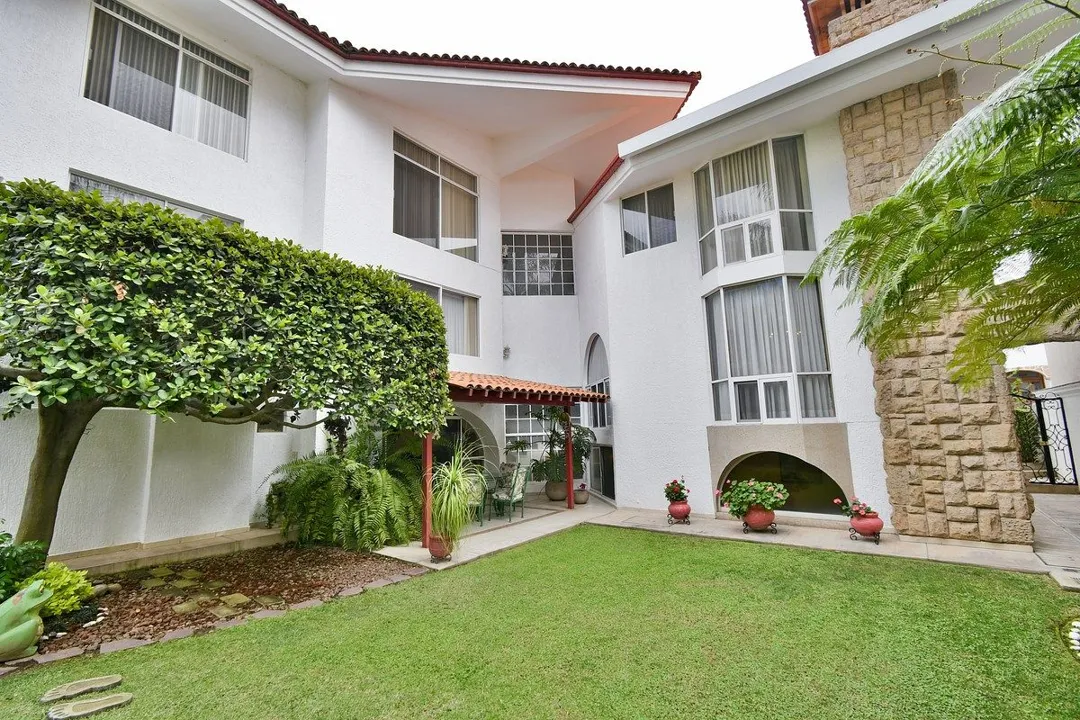 Foto 2 de Casa Alameda en venta en Royal Country, Zona Andares