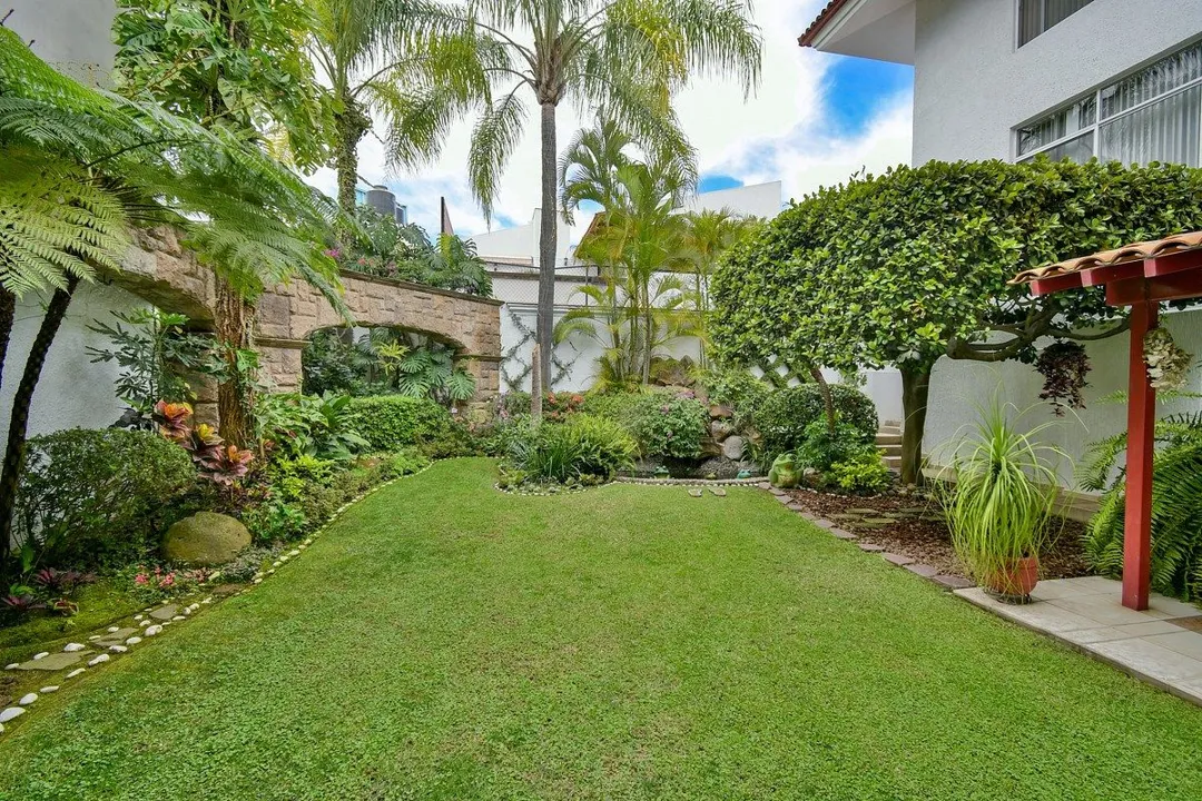 Foto 4 de Casa Alameda en venta en Royal Country, Zona Andares