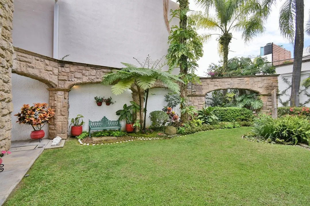 Foto 5 de Casa Alameda en venta en Royal Country, Zona Andares