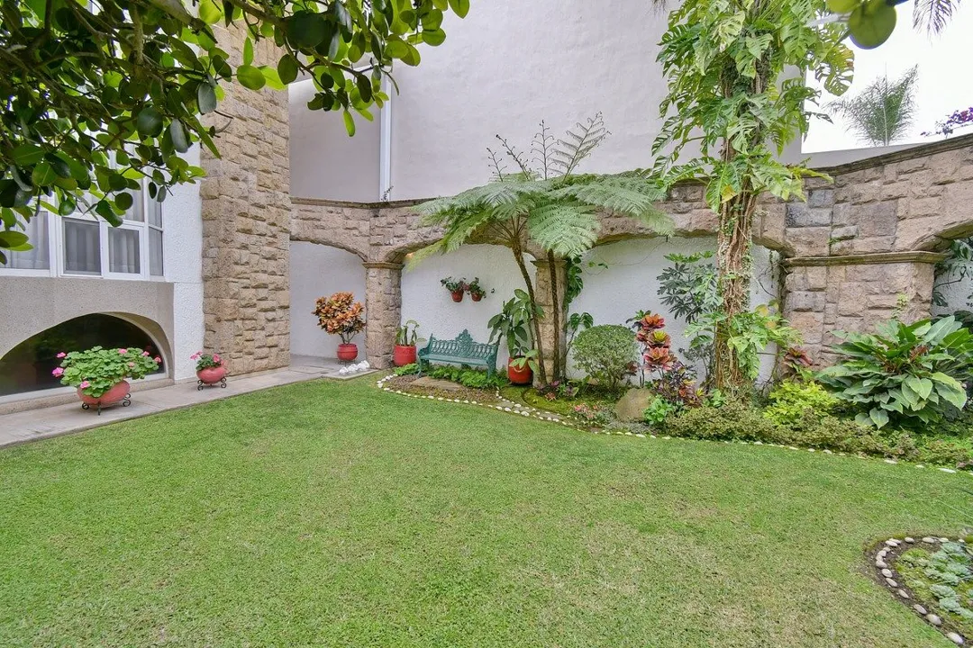Foto 6 de Casa Alameda en venta en Royal Country, Zona Andares