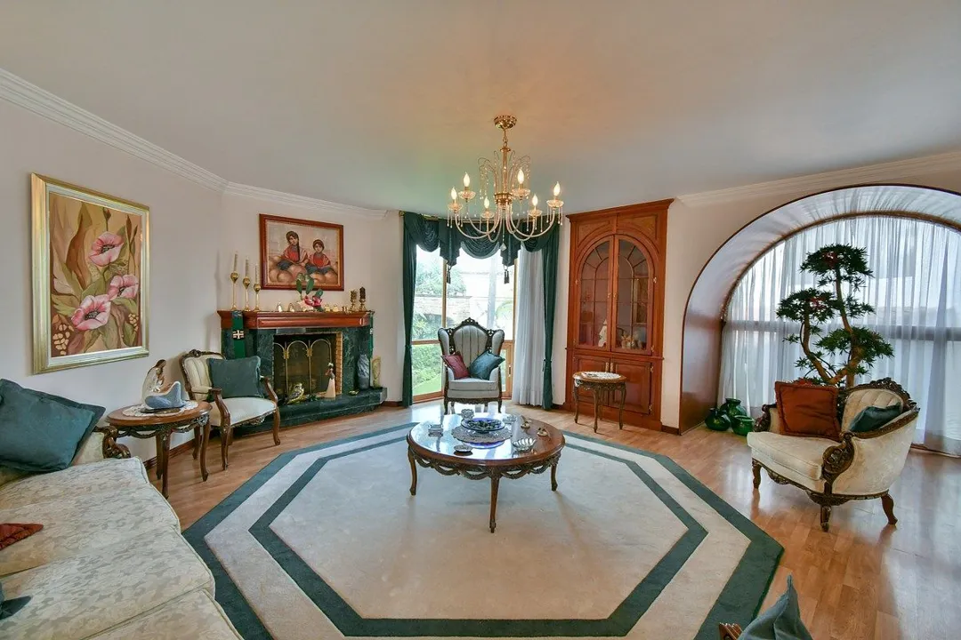 Foto 8 de Casa Alameda en venta en Royal Country, Zona Andares