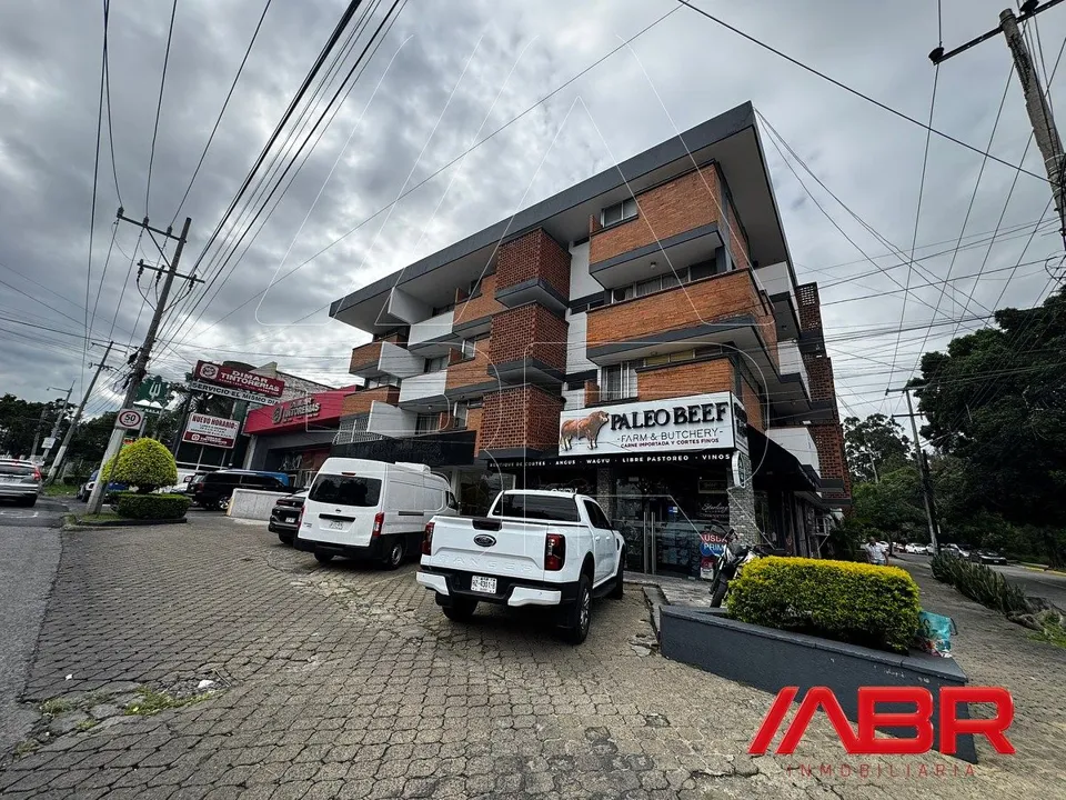 LOCAL EN RENTA SOBRE AV. PATRIA A UNOS PASOS DE UAG