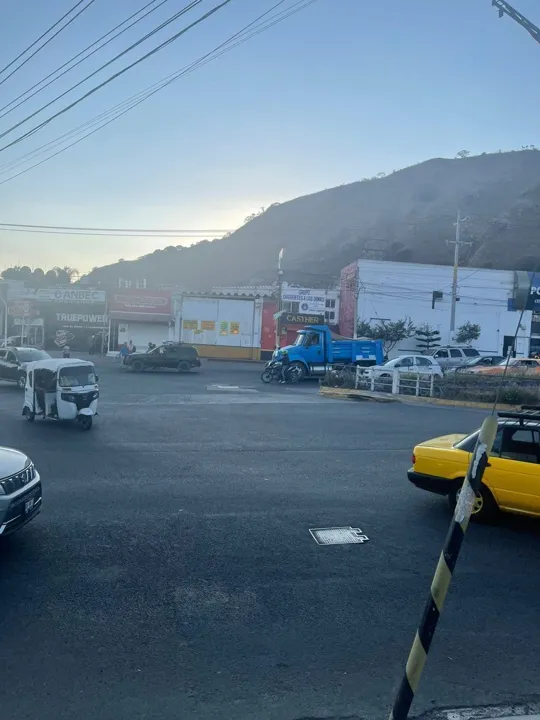 Foto 4 de VENTA BODEGA ACTUALMENTE COMO FARMACIA Y LOCAL EN AV. GUADALUPE Y AV. LAS TORRES