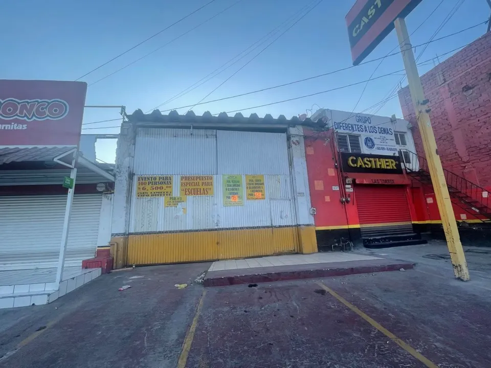Foto 5 de VENTA BODEGA ACTUALMENTE COMO FARMACIA Y LOCAL EN AV. GUADALUPE Y AV. LAS TORRES
