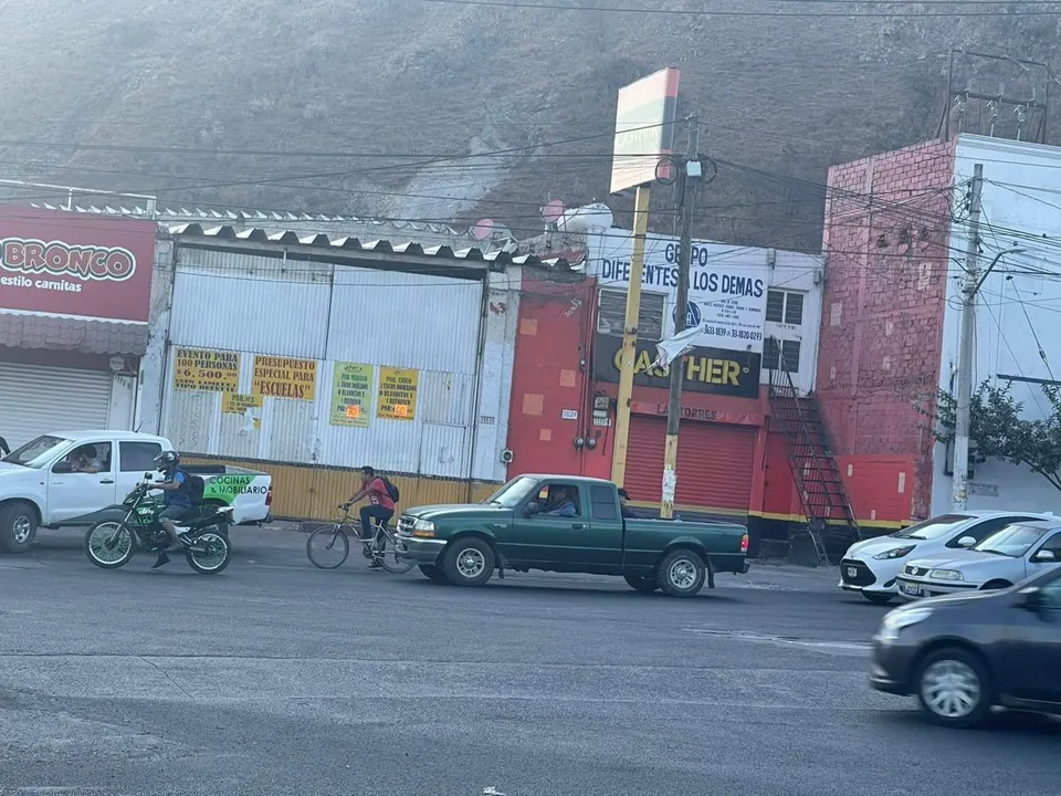 Foto 7 de VENTA BODEGA ACTUALMENTE COMO FARMACIA Y LOCAL EN AV. GUADALUPE Y AV. LAS TORRES