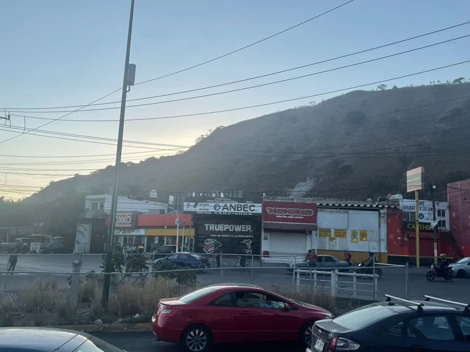Foto 8 de VENTA BODEGA ACTUALMENTE COMO FARMACIA Y LOCAL EN AV. GUADALUPE Y AV. LAS TORRES