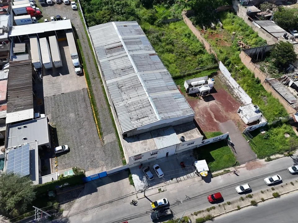 Foto 2 de Estupenda Bodega en Venta de Oportunidad en El Refugio, Tlaquepaque, Jalisco