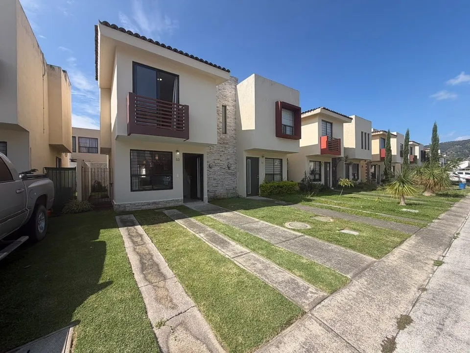 Casa en Renta en El Campestre Residencial, Coto Ontario, cerca de la Venta del A