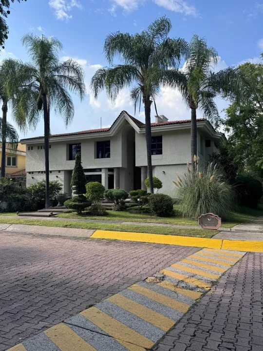 VIVE LA EXCLUSIVIDAD Y LUJO QUE TE MERECES EN ESTA RESIDENCIA EN AZALEAS
