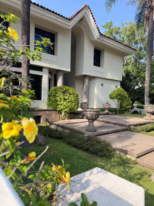 Foto 2 de VIVE LA EXCLUSIVIDAD Y LUJO QUE TE MERECES EN ESTA RESIDENCIA EN AZALEAS
