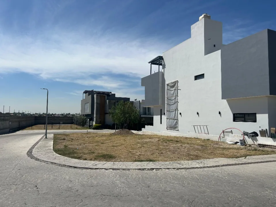 Foto 3 de Terreno en venta en Av. Parque Virreyes, Condominio Entre Lomas, Zapopan