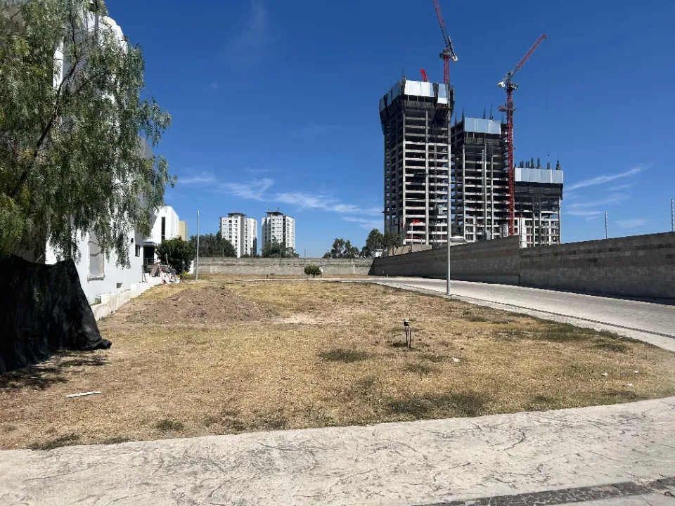 Foto 6 de Terreno en venta en Av. Parque Virreyes, Condominio Entre Lomas, Zapopan