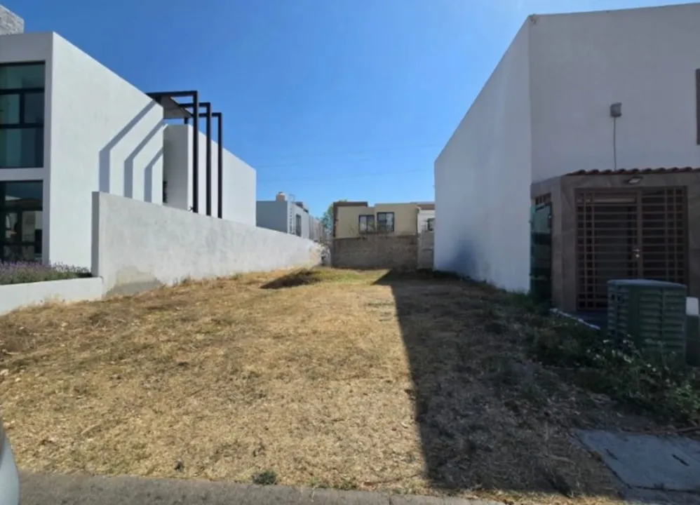 Se vende terreno en coto el Fortín (Casa Fuerte )