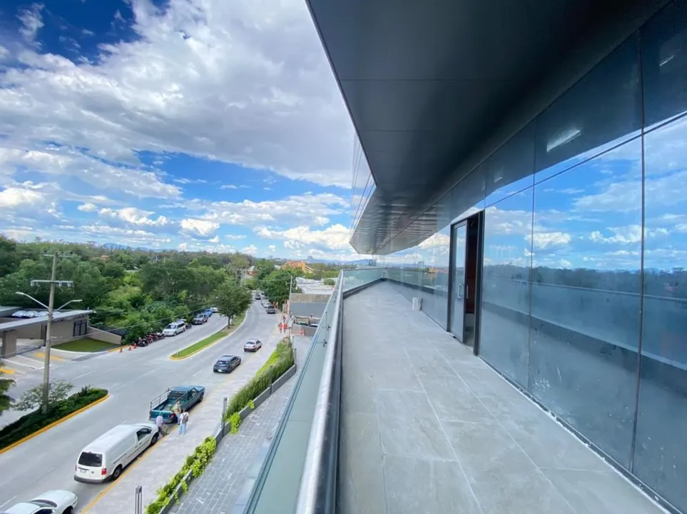 OFICINA/ESTUDIO CON TERRAZA EN VENTA TORRE HEREDITH COLINAS DE SAN JAVIER