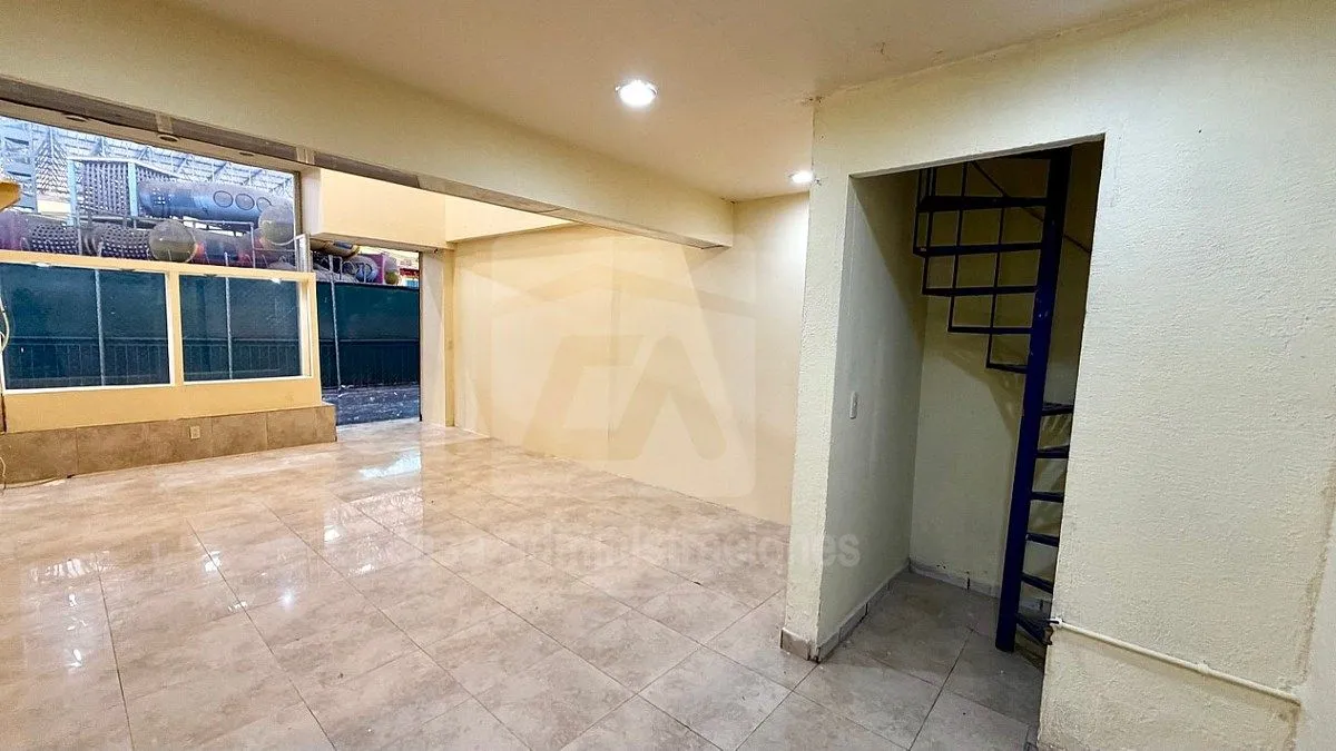 Foto 4 de Local de dos niveles en Plaza San Isidro, Zapopan