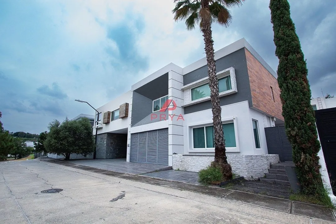 Foto 2 de Casa en Venta en Puerta del Bosque, Zapopan. Con Recámara en Planta Baja