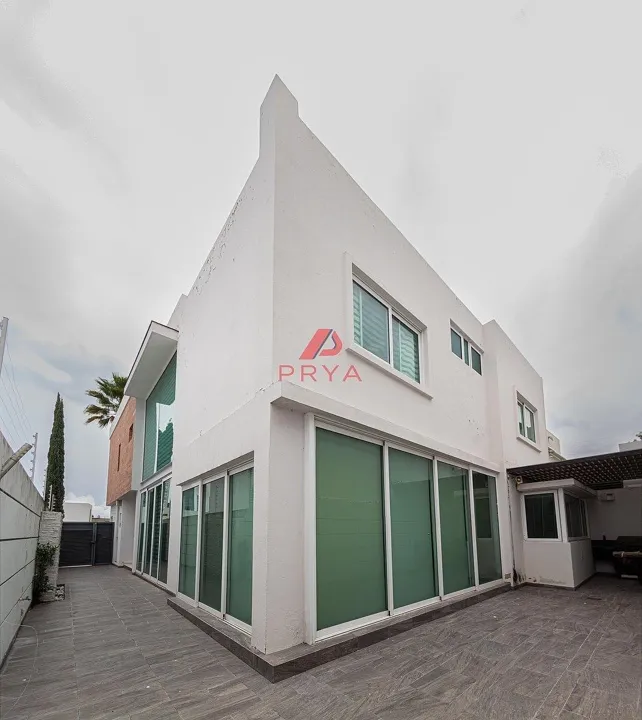 Foto 3 de Casa en Venta en Puerta del Bosque, Zapopan. Con Recámara en Planta Baja