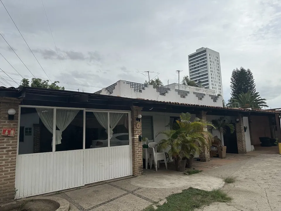 Foto 2 de 🏗️ Terreno Comercial en Venta sobre Av. Inglaterra | Jardines del Bosque, Gdl.