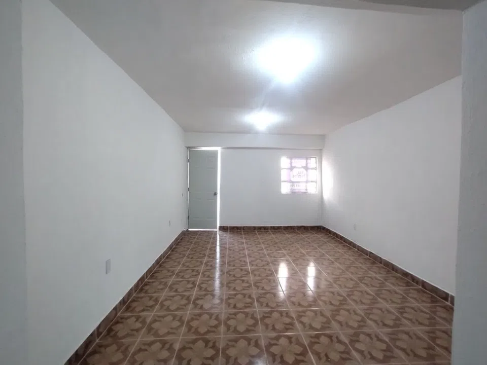 Foto 2 de CASA EN VENTA EN COLINAS DEL ROBLE – TLAJOMULCO