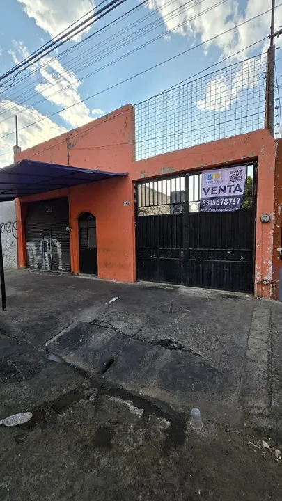 Propiedad en venta de uso habitacional y comercial, Zona Oblatos, Guadalajara