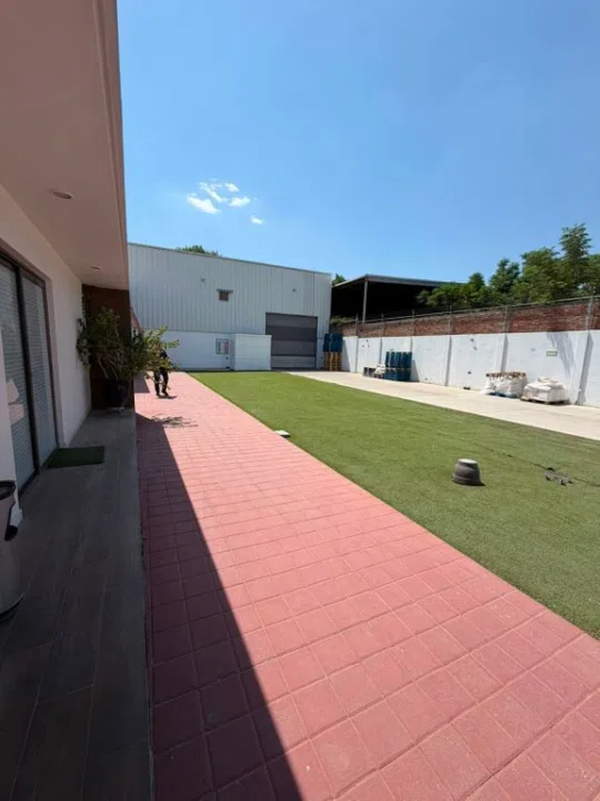 Foto 7 de BODEGA con OFICINAS en La Calerilla