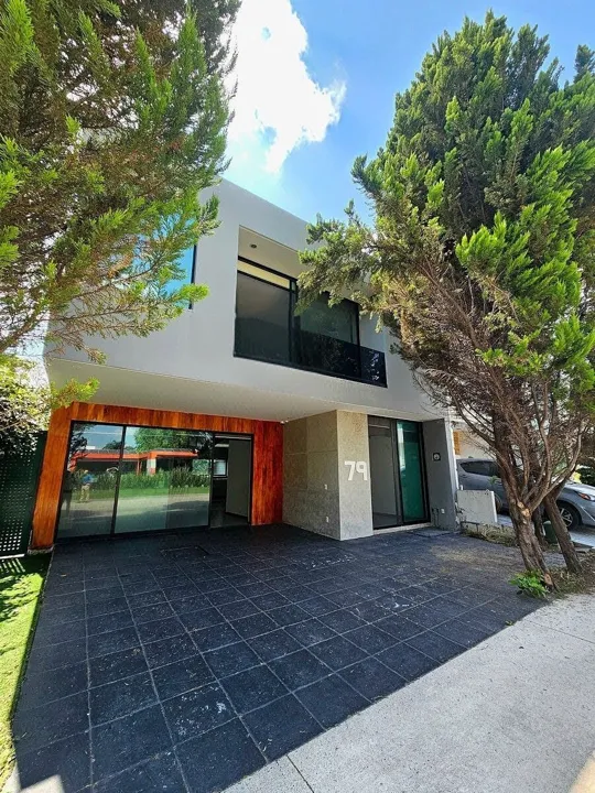 Casa en condominio Solares frente a área común