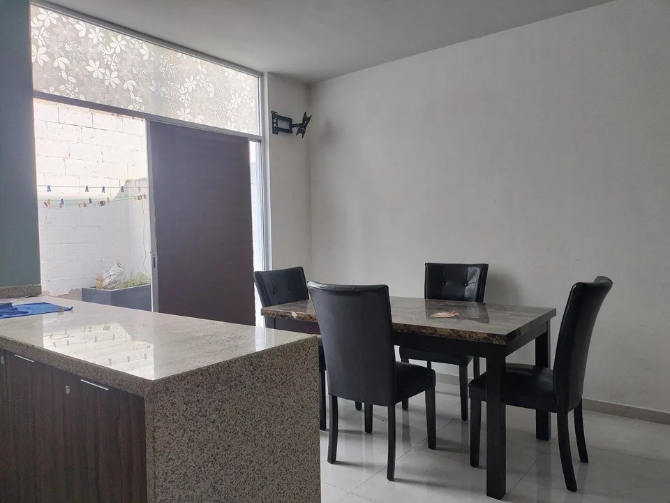 Casa de 3 niveles con Terraza en Fracc Los Espinos