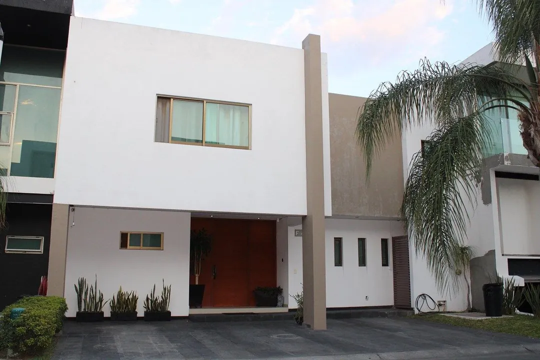 Foto 3 de Preciosa y acogedora residencia en venta, con ubicación privilegiada.